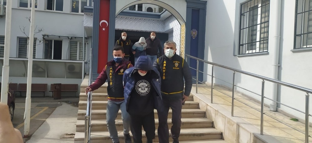 Bursa'da Çalıntı Kıyafetlerle Ptt Soygunu Yapan Hırsızlar Yakalandı