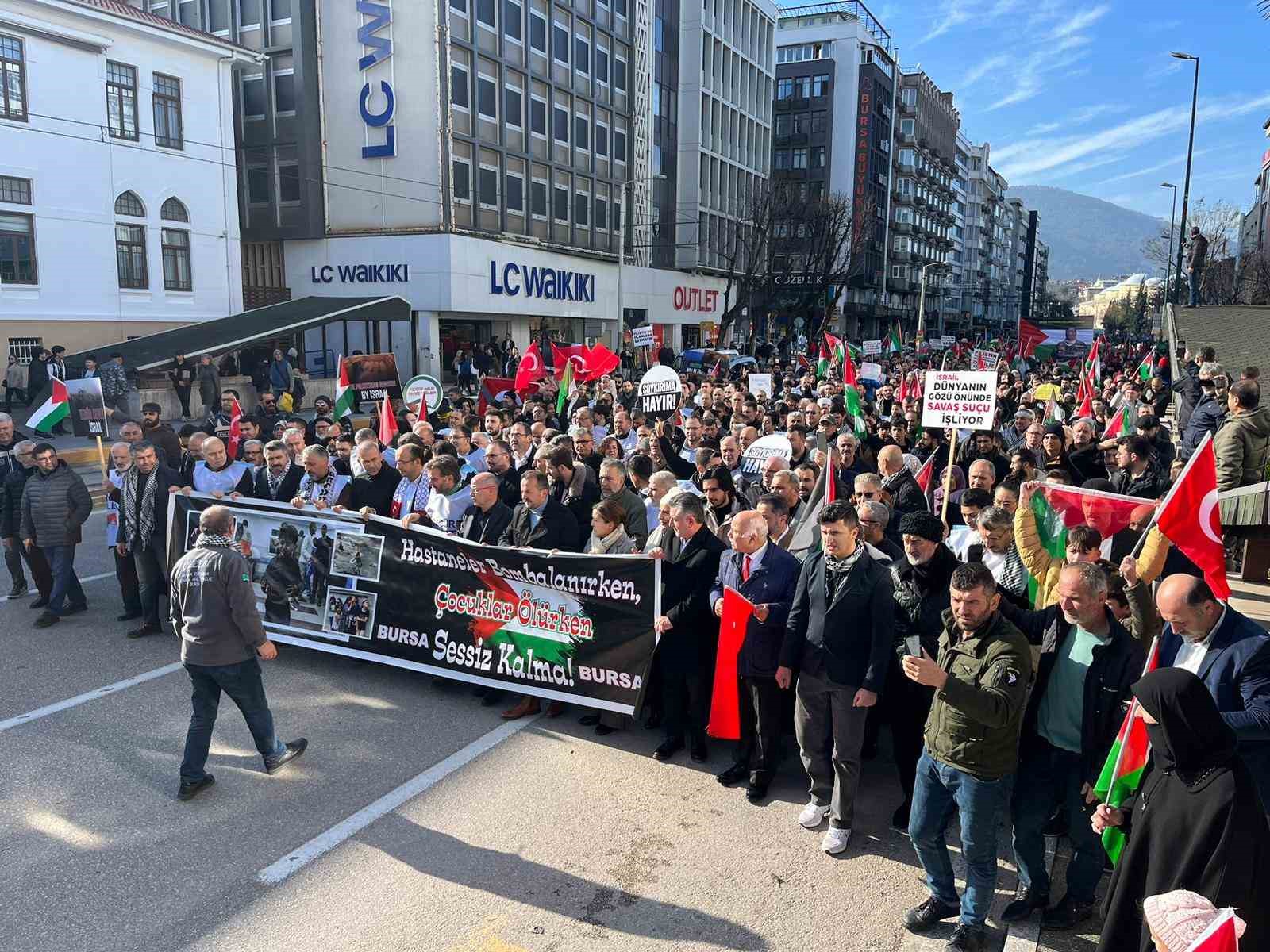 Bursada ‘Dünya İnsan Hakları Günü Nedeniyle Filistine Destek İçin Binlerce Kişi Yürüdü