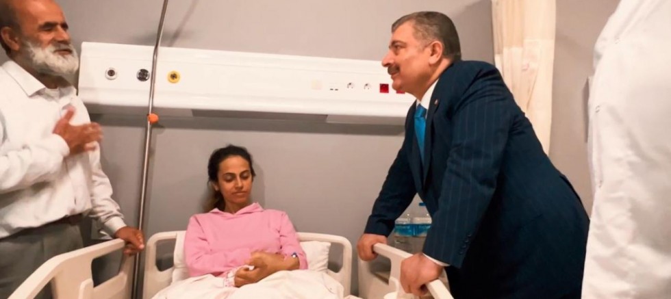 Sağlık Bakanı Koca, Defne Devlet Hastanesini ziyaret etti
