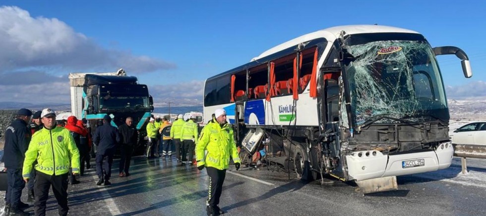 Sivas'ta otobüs kazası! | Haberler > GÜNDEM