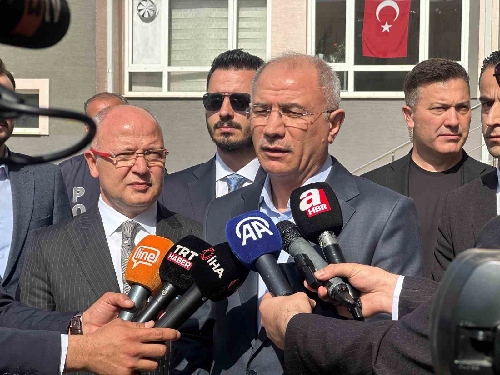Ak Parti Genel Başkan Vekili Efkan Ala Ve İl Başkanı Gürkan Oyunu Kullandı