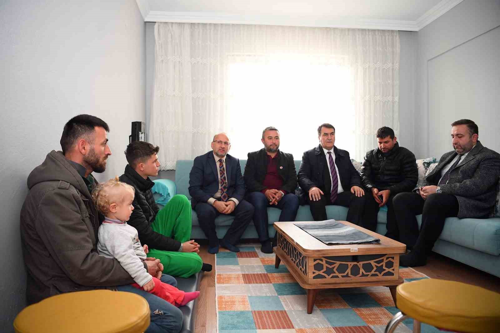 Başkan Dündar'dan Depremzede Ailelere Ziyaret