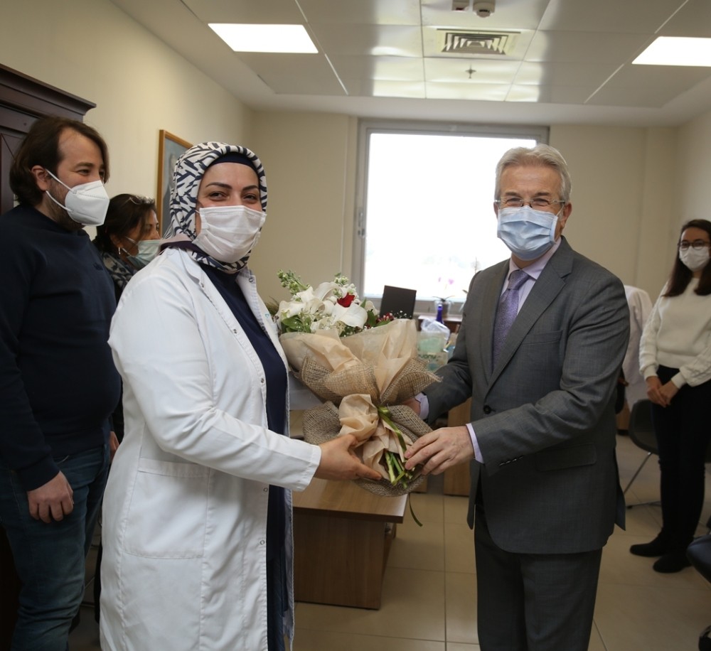 Başkan Erdem Sağlık Çalışanlarının Tıp Bayramını Kutladı