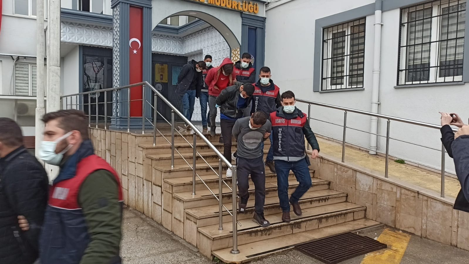 Bursa'da Tır Ve Baz İstasyon Fareleri Yakalandı