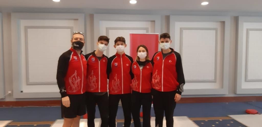 Bursa'lı Gençler Eskrimde Dünya Şampiyonluğu İçin Ter Dökecek