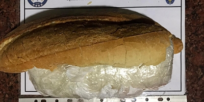 Ekmek Arasına Gizlenmiş Yarım Kilo Uyuşturucu Ele Geçirildi