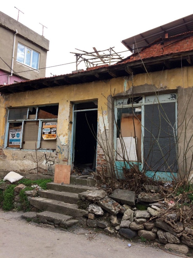 Osmangazi'de Metrûk Binalar Yıkılıyor
