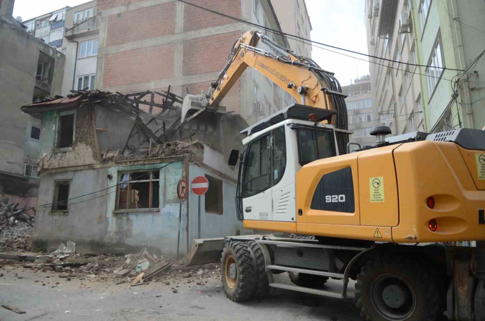 Osmangazi'de Metruk Bina Temizliği