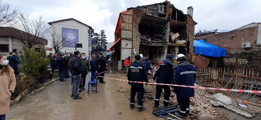  Bursa'da Kafe Büyük Gürültüyle Çöktü