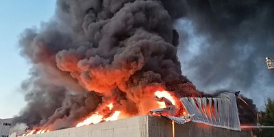 Silivri’de boya fabrikasında yangın!