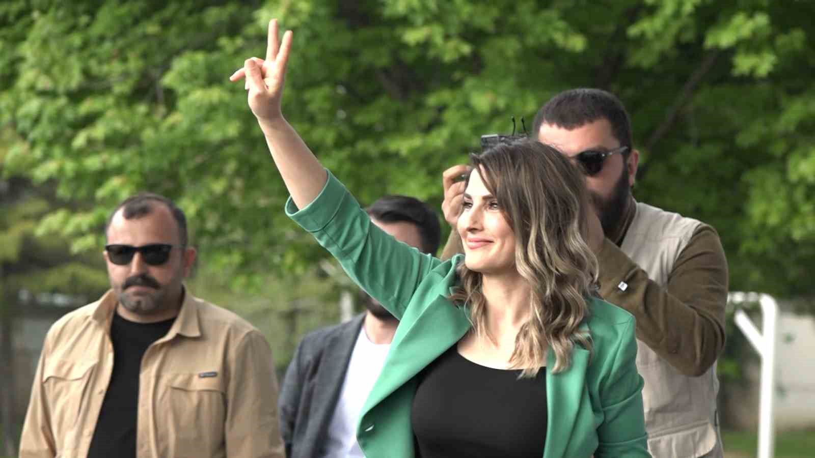 Yeşil Sol Parti Mitinginde Selahattin Demirtaşın Ses Kaydı Dinletildi, Kılıçdaroğluna Oy İstedi